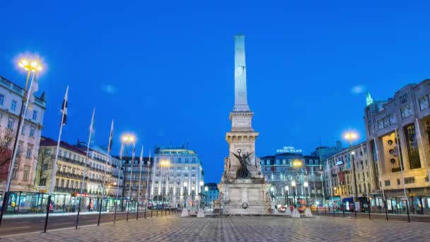 Monument voor de Restauratoren timelapse hyperlapse op Restauradores Square Lissabon, Portugal. — Stockvideo