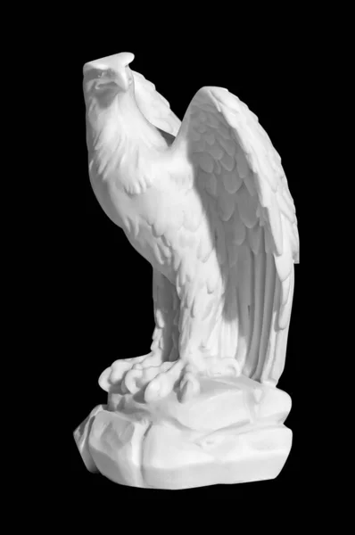 Estátua Mármore Uma Águia Sobre Fundo Preto — Fotografia de Stock