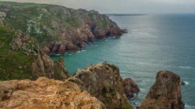Deniz ve kayalıklar Cabo da Roca 'nın kıyısında yer alır ve Avrupa kıtasının en batı anakarasını oluşturur. Portekiz