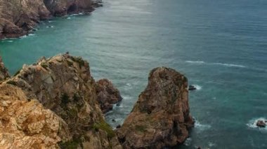 Deniz ve kayalıklar Cabo da Roca 'nın kıyısında yer alır ve Avrupa kıtasının en batı anakarasını oluşturur. Portekiz