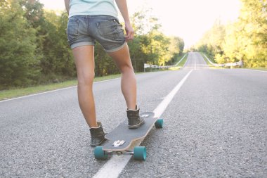 longboard kızla.