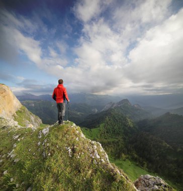 Gezgin rock kenarında.