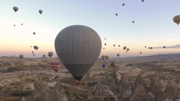 Kapadocja Goreme Turcja Października 2018 Balony Ogrzane Powietrze Przelatujące Nad — Wideo stockowe