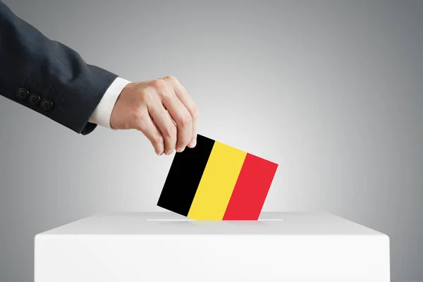 Man putting a ballot into a voting box. — Stock Photo, Image