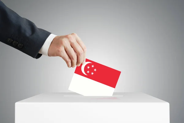 Man Putting Voting Ballot Box Singaporean Flag — Stock Photo, Image