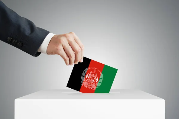 Homme Met Bulletin Vote Dans Une Boîte Avec Drapeau Afghanistan — Photo