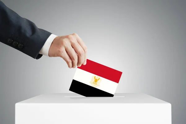 Man Putting Voting Ballot Box Egyptian Flag — Stock Photo, Image