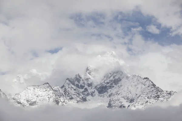 Monte Ama Dablam Nuvens Cordilheira Himalaia Nepal — Fotografia de Stock