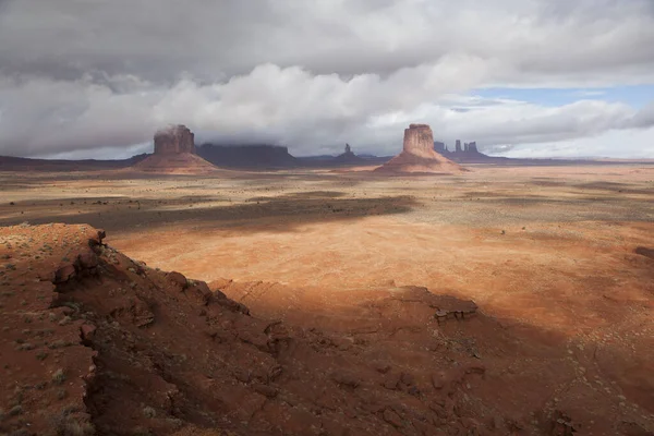 Cloudy Skies Monument Valley Arizona Usa Ліцензійні Стокові Фото