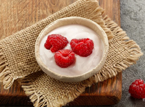 Bowl of yogurt — Stock Photo, Image