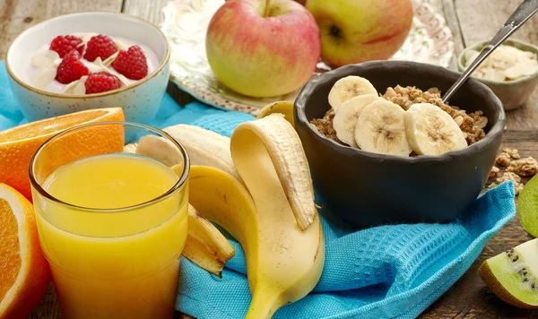 Sağlıklı kahvaltı ürünleri — Stok fotoğraf