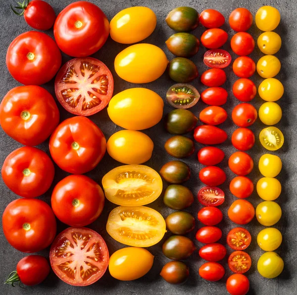 Vários tomates coloridos — Fotografia de Stock