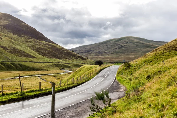 Camino en Escocia — Foto de Stock