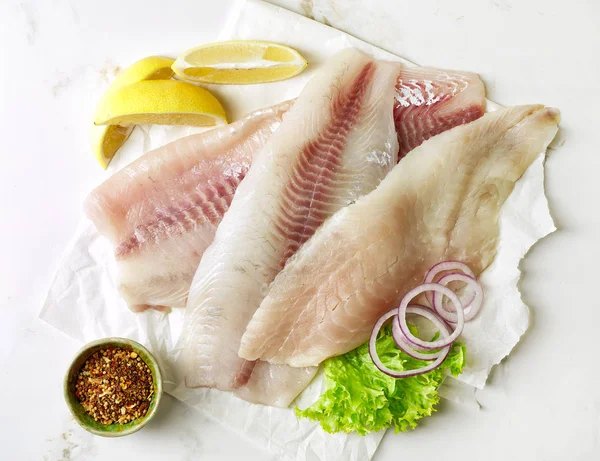 Filetes de peixe cru fresco — Fotografia de Stock