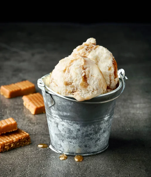 Karamelli dondurma — Stok fotoğraf