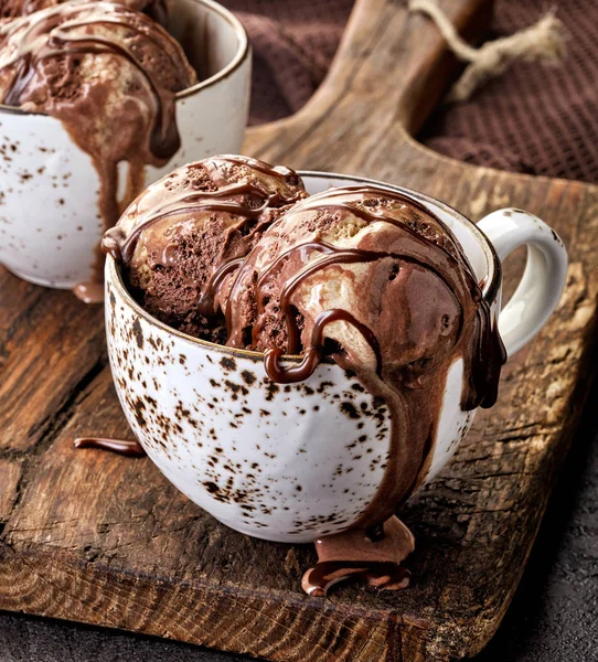 Tasse de glace au chocolat — Photo