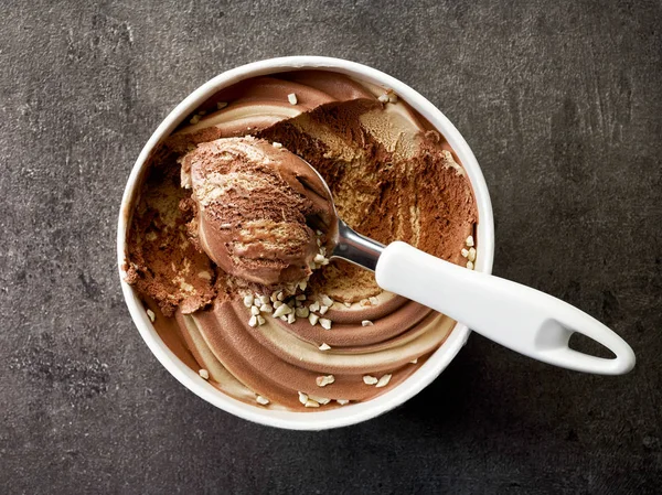 Čokoláda a arašídové zmrzlina — Stock fotografie