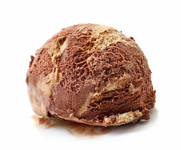 Bola de sorvete de chocolate e amendoim — Fotografia de Stock