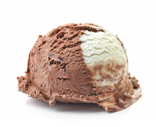 Palla di gelato alla vaniglia e cioccolato — Foto Stock