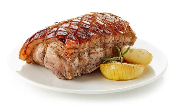Beyaz tabakta kavrulmuş domuz eti — Stok fotoğraf