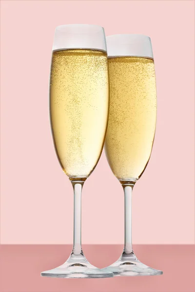 Twee glazen champagne. — Stockfoto