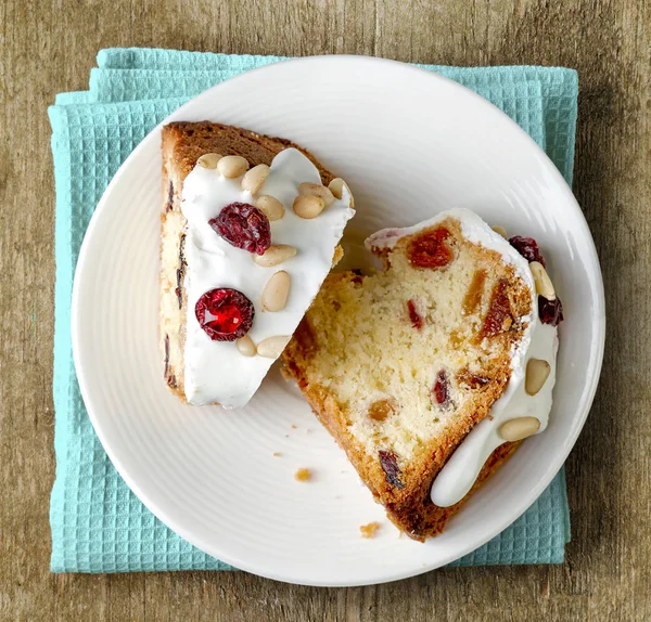 Two pieces of fruit cake — Stock Photo, Image