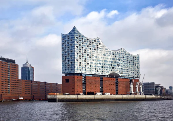 Elbphilharmonie; концертний зал у поруч із гамбурзькою кварталі Hamb — стокове фото