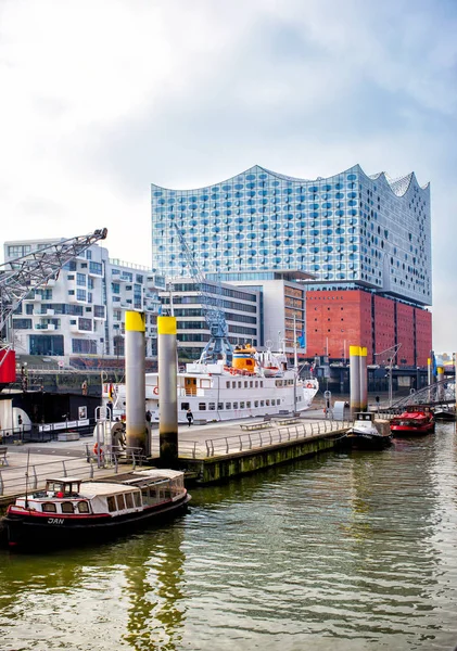 Pohled na město Hamburk a Elbphilharmonie — Stock fotografie
