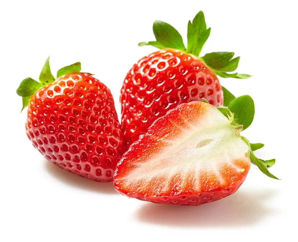 白色背景的新鲜草莓 — 图库照片