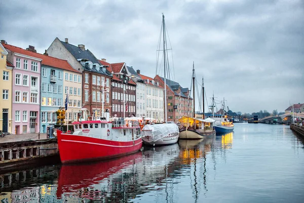 Night view of Nyhavn canal, Copenhagen — Stock Photo, Image