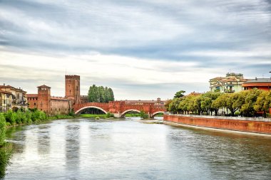 Köprü Ponte Pietra Verona panoramik manzaralı
