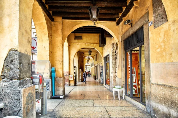 Вид на арку в Вероне, Италия — стоковое фото