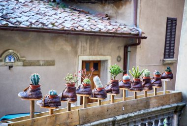 Montepulciano sokakta reklam Ayakkabı mağazası 