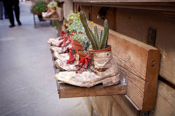 Negozio di scarpe pubblicità su strada di Montepulciano — Foto Stock