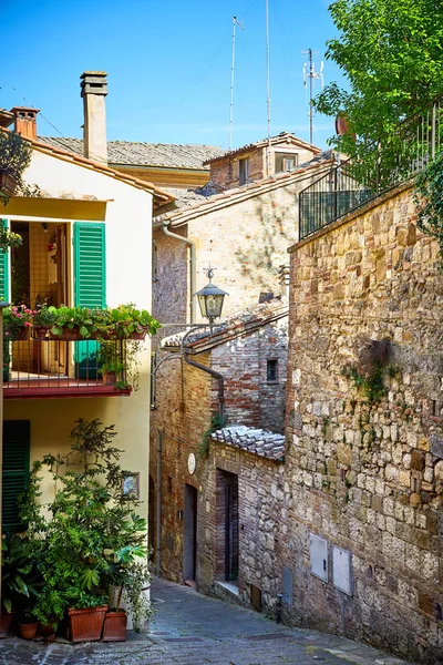 Gatuvy över Montepulciano, Italien — Stockfoto