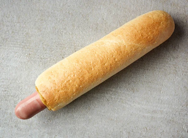 Hotdog met mosterd — Stockfoto