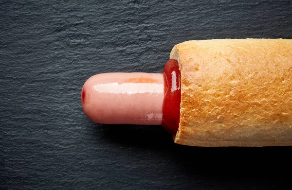 Hotdog mit Ketchup — Stockfoto