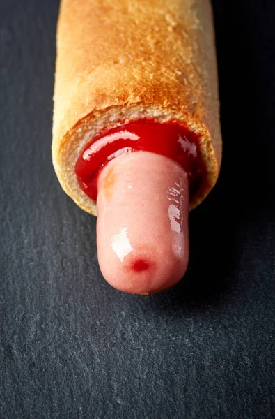 Hotdog mit Ketchup — Stockfoto