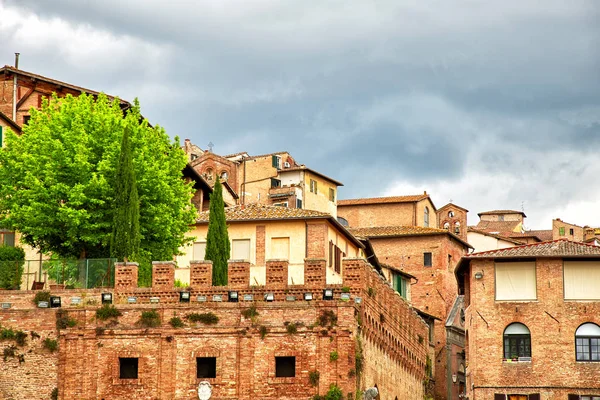 Panoramiczny widok na zabytkowe miasto Siena, Włochy — Zdjęcie stockowe
