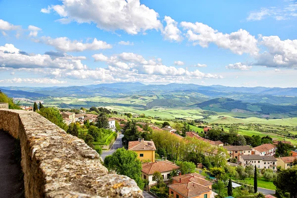 Vista panorámica de la ciudad histórica Volterra, Italia — Foto de Stock