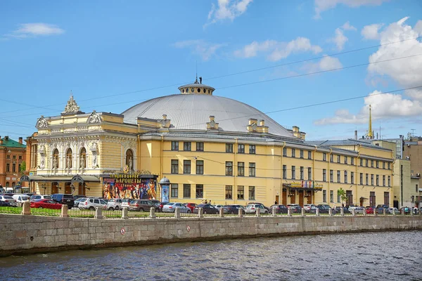 Панорамный вид на реку Фонтанку, Санкт-Петербург — стоковое фото