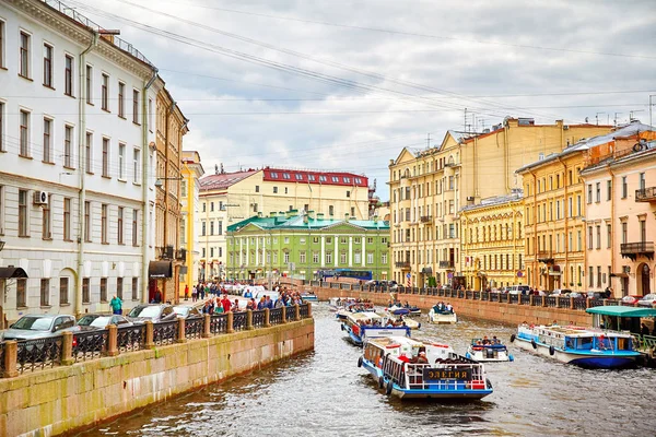 Panoramatický výhled na řeku Mojku, Petrohrad, Rusko — Stock fotografie