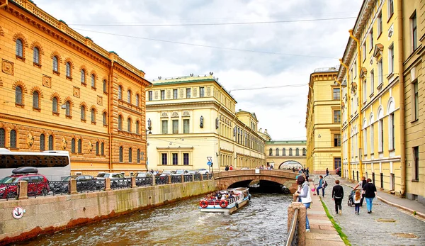 Vista panoramica sul fiume Moyka, San Pietroburgo, Russia — Foto Stock