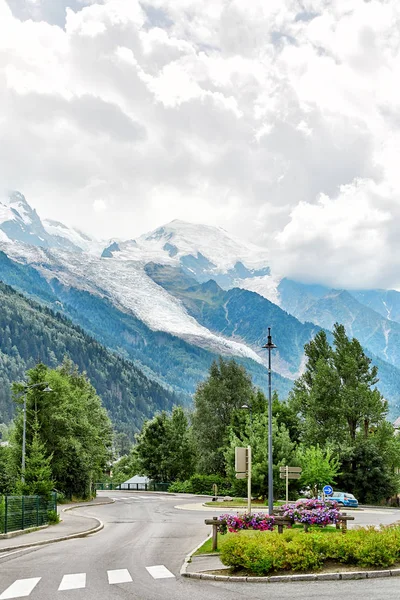 Utcára néző városának Chamonix, Franciaország — Stock Fotó