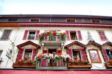 Cadde görünümü şehrin Chamonix, Fransa