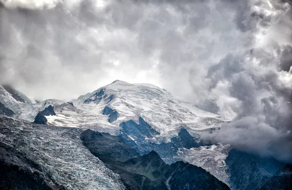 Kilátás nyílik a Mont Blanc hegyre, francia Alpok — Stock Fotó