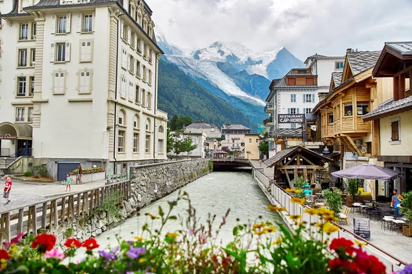 Straßenansicht von Chamonix Stadt, Frankreich — Stockfoto