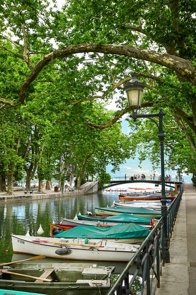 Canal du Vasse et le Pont de l'Amour d'Annecy, France — Photo