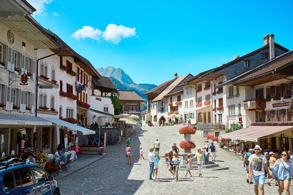 Vista de la calle del casco antiguo Gruyere — Foto de Stock