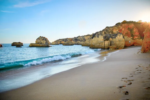 Amplia playa del Algarve y Océano Atlántico — Foto de Stock